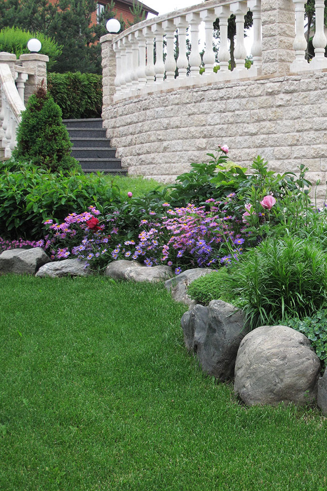 Сад с ручьем В Новогорске 2009 г