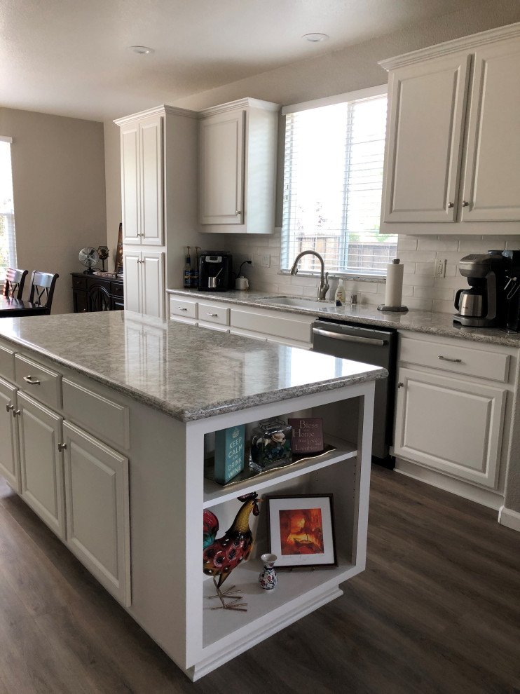 Inspiration for a transitional galley eat-in kitchen in Sacramento with an undermount sink, raised-panel cabinets, quartz benchtops, beige splashback, coloured appliances, vinyl floors, with island, brown floor and multi-coloured benchtop.