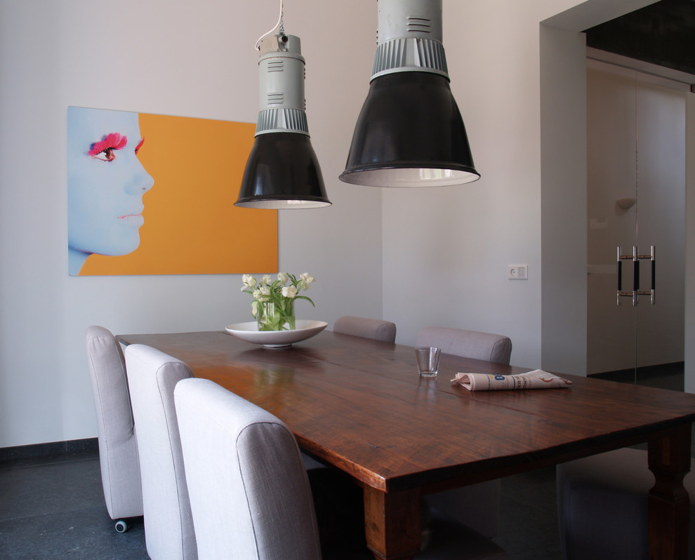 This is an example of a contemporary dining room in Amsterdam.