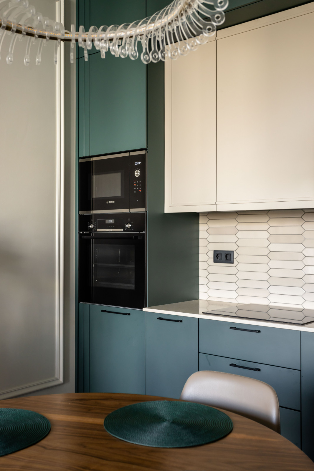 Минимализм и элегантность: кухня в одну стену