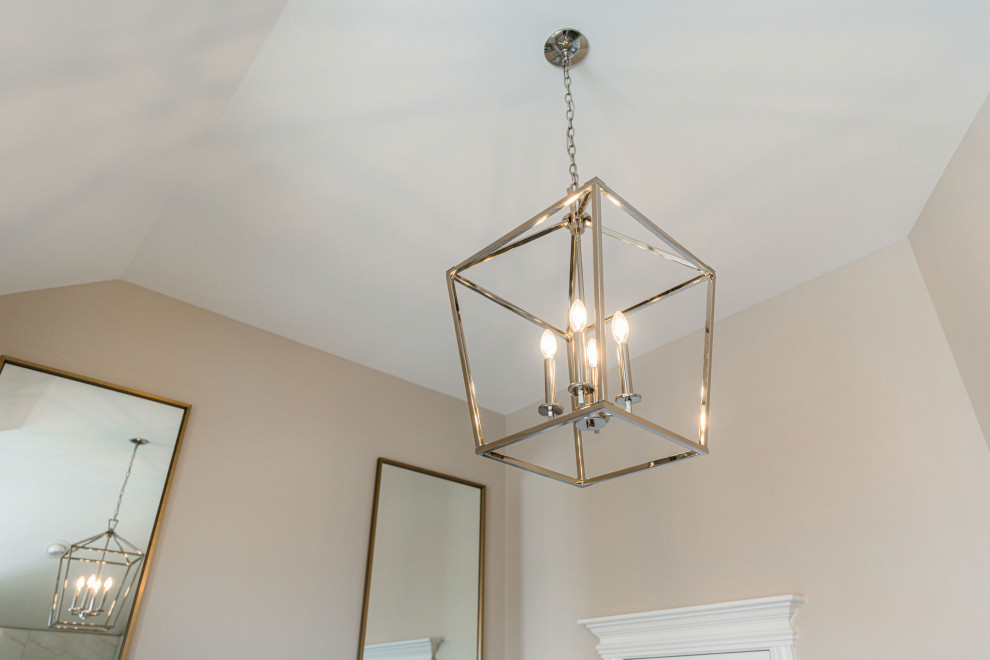 Example of a transitional home design design in Chicago