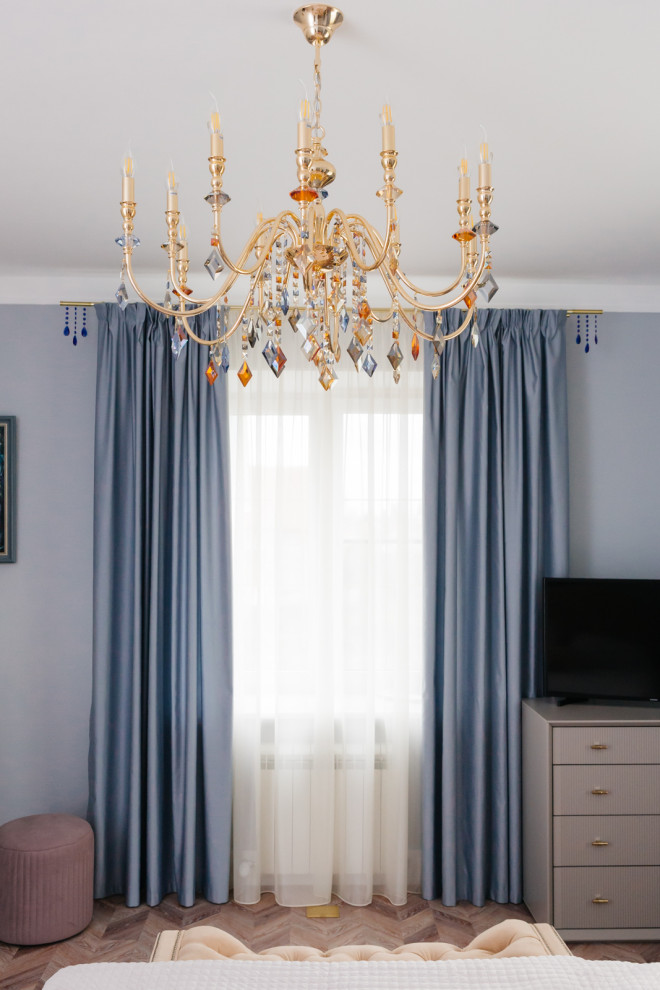 Голубые бархатные шторы для спальной