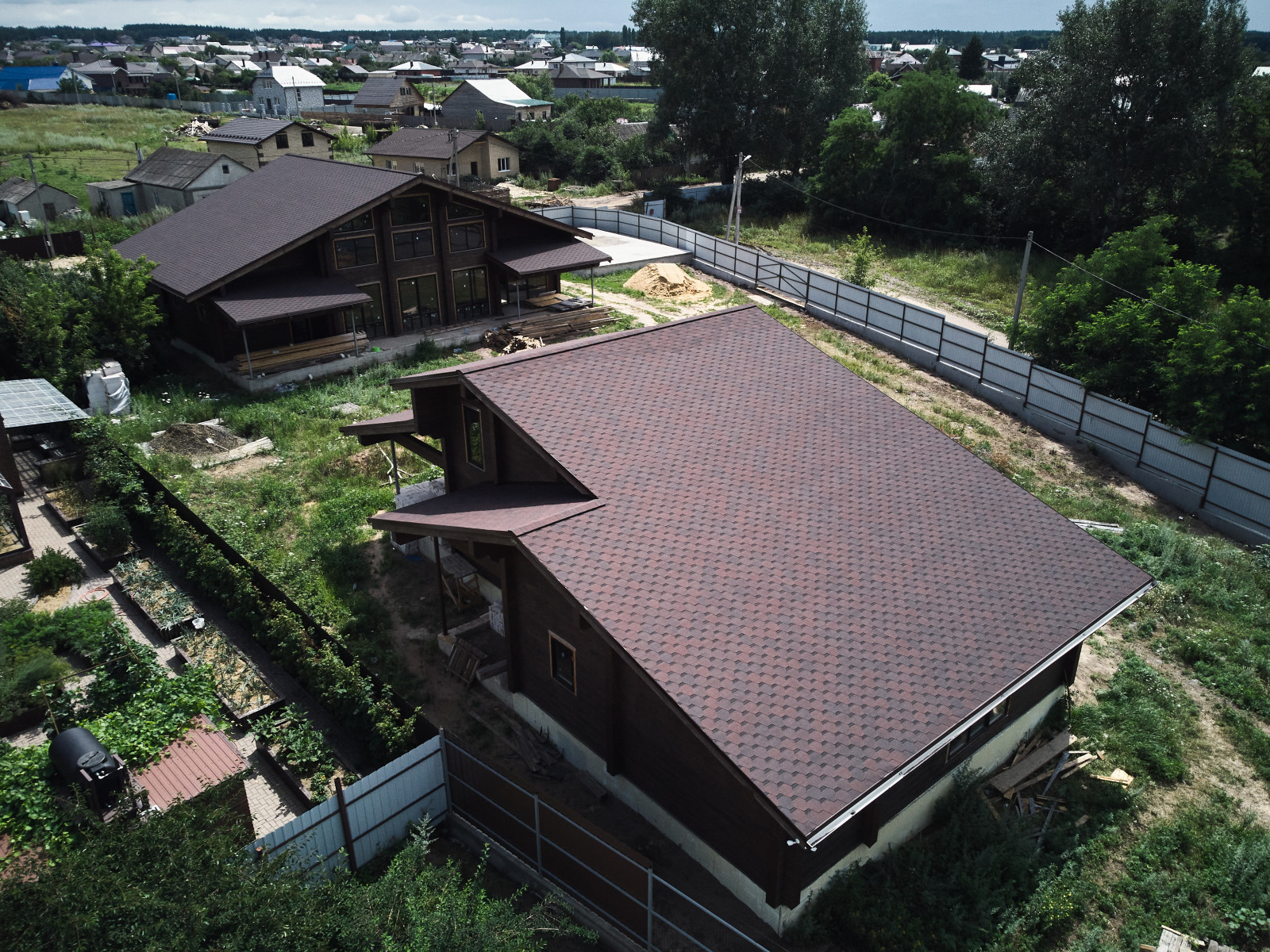 Кровля и мансардные окна: замер и расчёт, поставка и монтаж материалов.