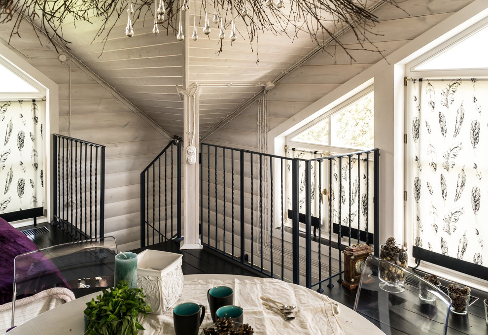 Черно-белая баня с яркими акцентами