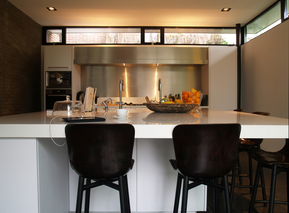 Inspiration for a contemporary kitchen in Amsterdam.