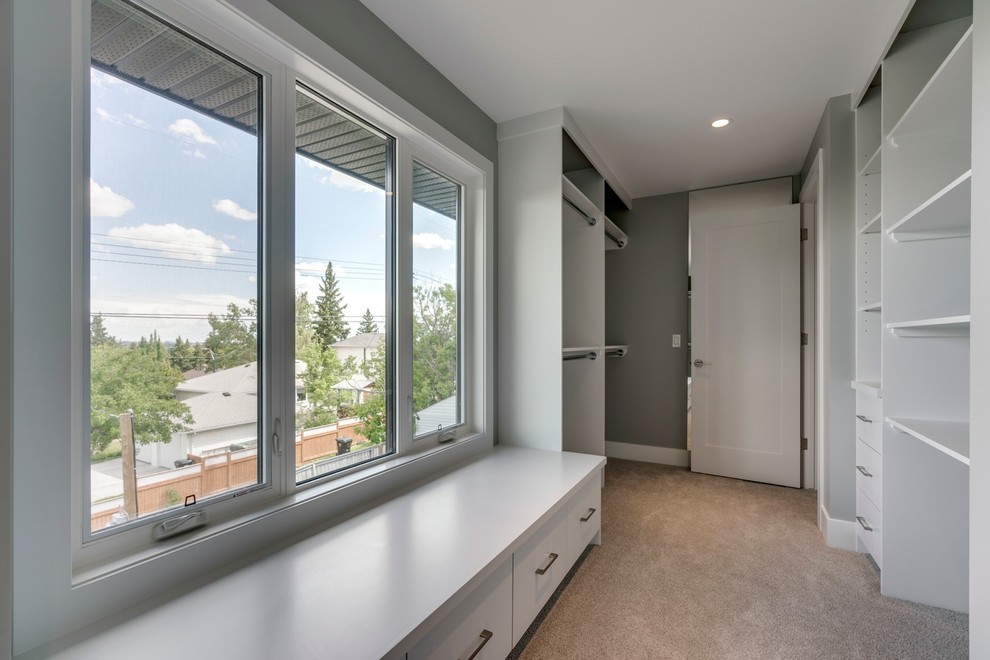 Example of a transitional home design design in Calgary
