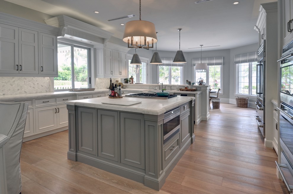 Kitchen - transitional kitchen idea in DC Metro
