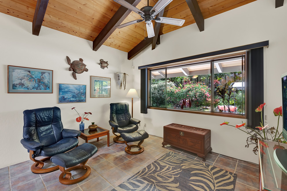Photo of a tropical family room in Hawaii.