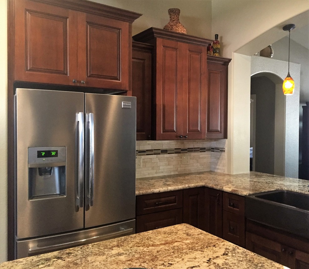 Example of a transitional kitchen design in Phoenix