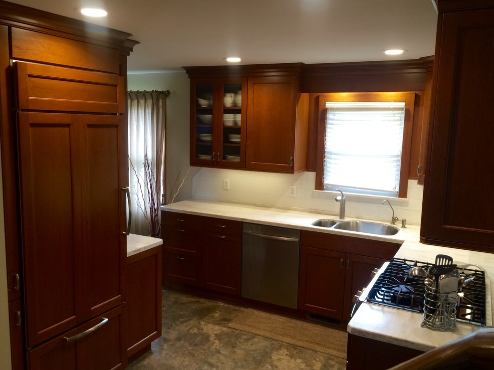 Kitchen - small transitional kitchen idea