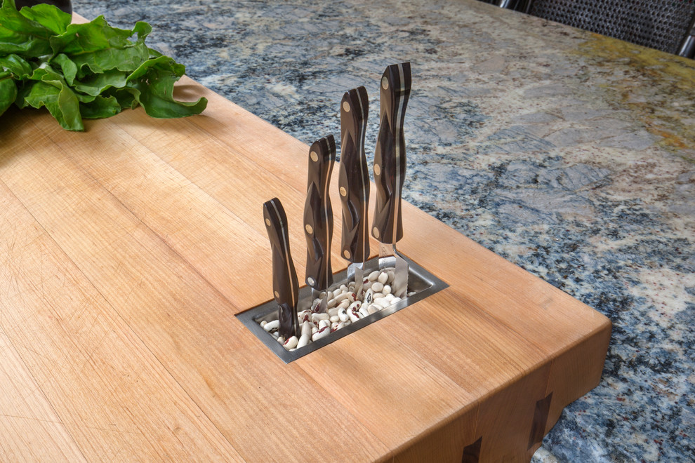 Inspiration for a transitional home design remodel in Columbus