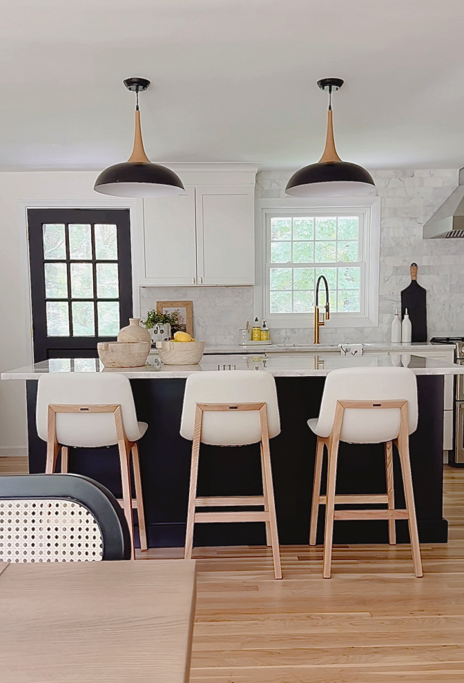 Black & white kitchen