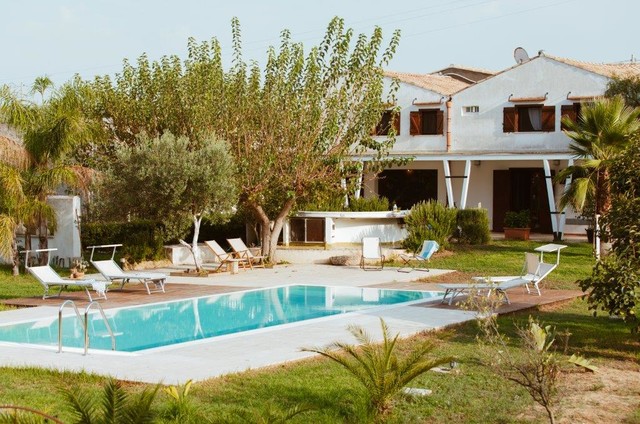 In Campagna mediterranean-pools-and-hot-tubs