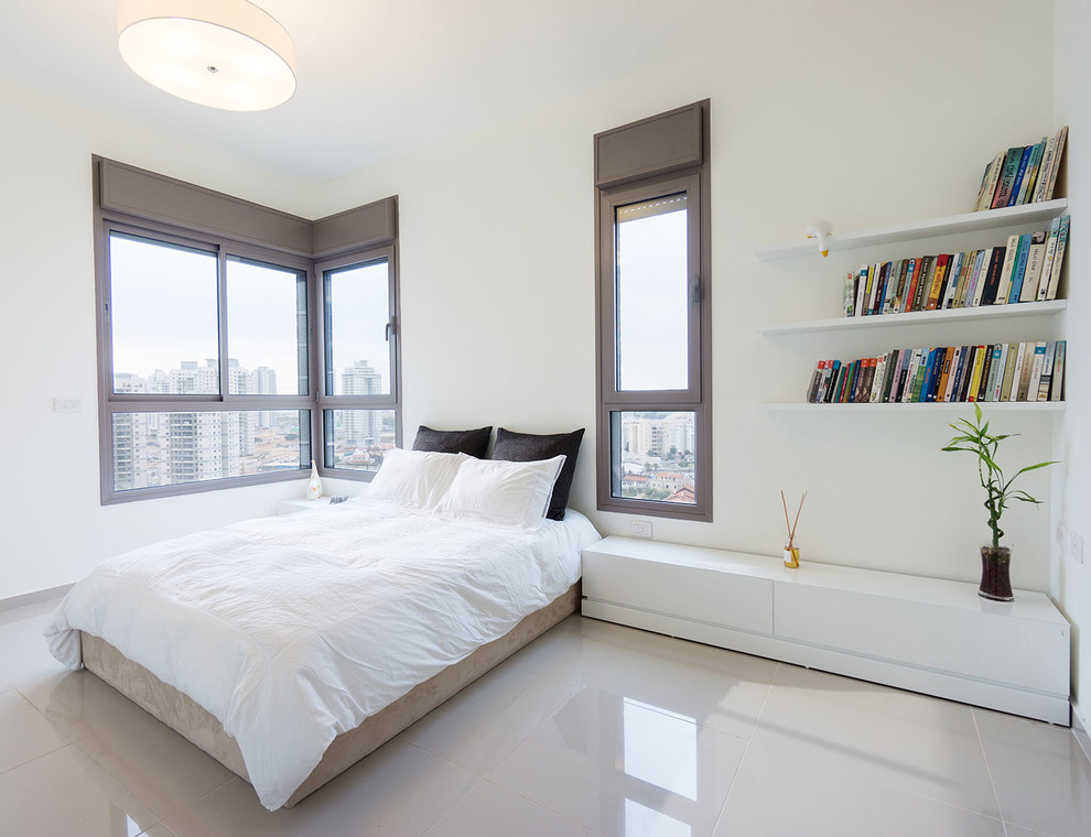 Photo of a large contemporary master bedroom in Tel Aviv with white walls.