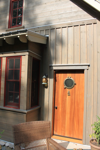 Rustic Beach House rustic-entrance