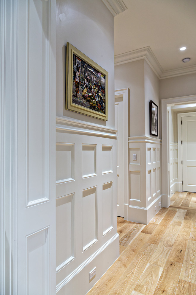 Design ideas for a traditional hallway in Miami.
