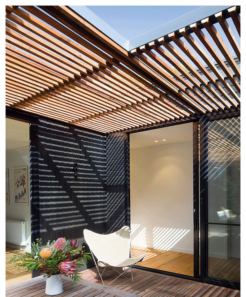 This is an example of a modern patio in Melbourne.