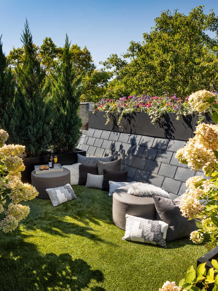 Inspiration for a mid-sized deck remodel in Chicago