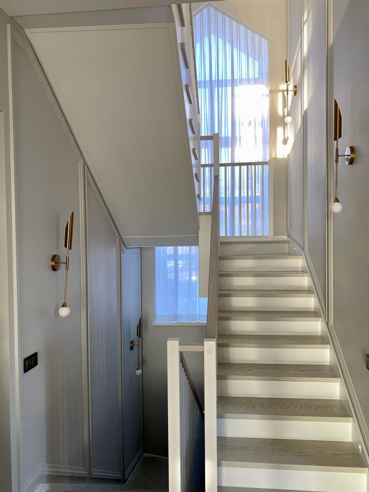 Дом  стоящий среди сосен