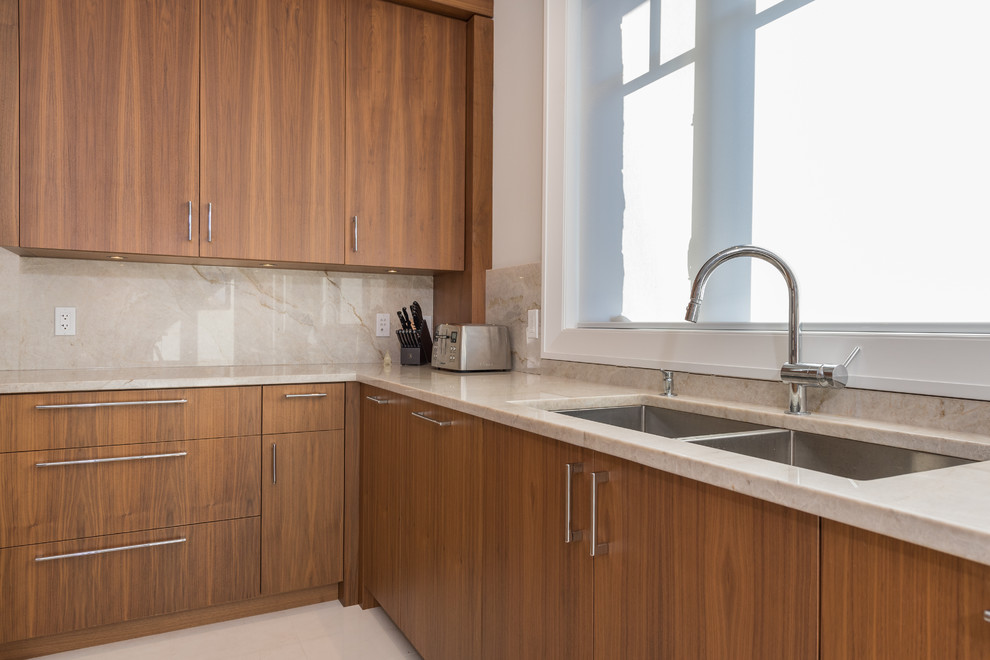 Inspiration for a transitional kitchen remodel in Toronto