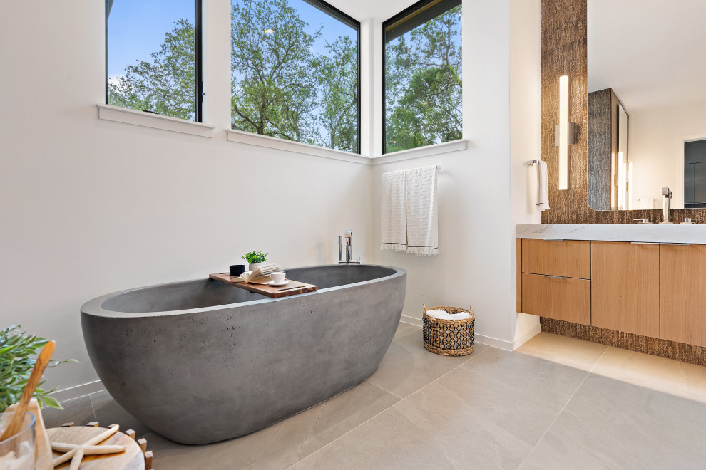 Mid-sized contemporary master wet room bathroom in Austin with flat-panel cabinets, grey cabinets, a one-piece toilet, white walls, an undermount sink, engineered quartz benchtops, a hinged shower door, white benchtops, a single vanity and a built-in vanity.