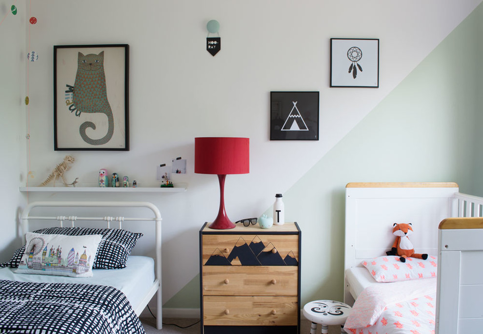 Inspiration for a small scandinavian gender-neutral kids' bedroom for kids 4-10 years old in Kent with white walls and carpet.