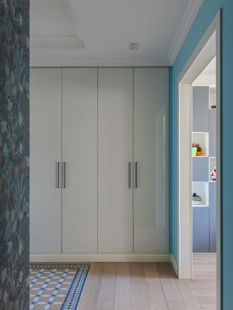 Бело-голубая квартира для юной заказчицы