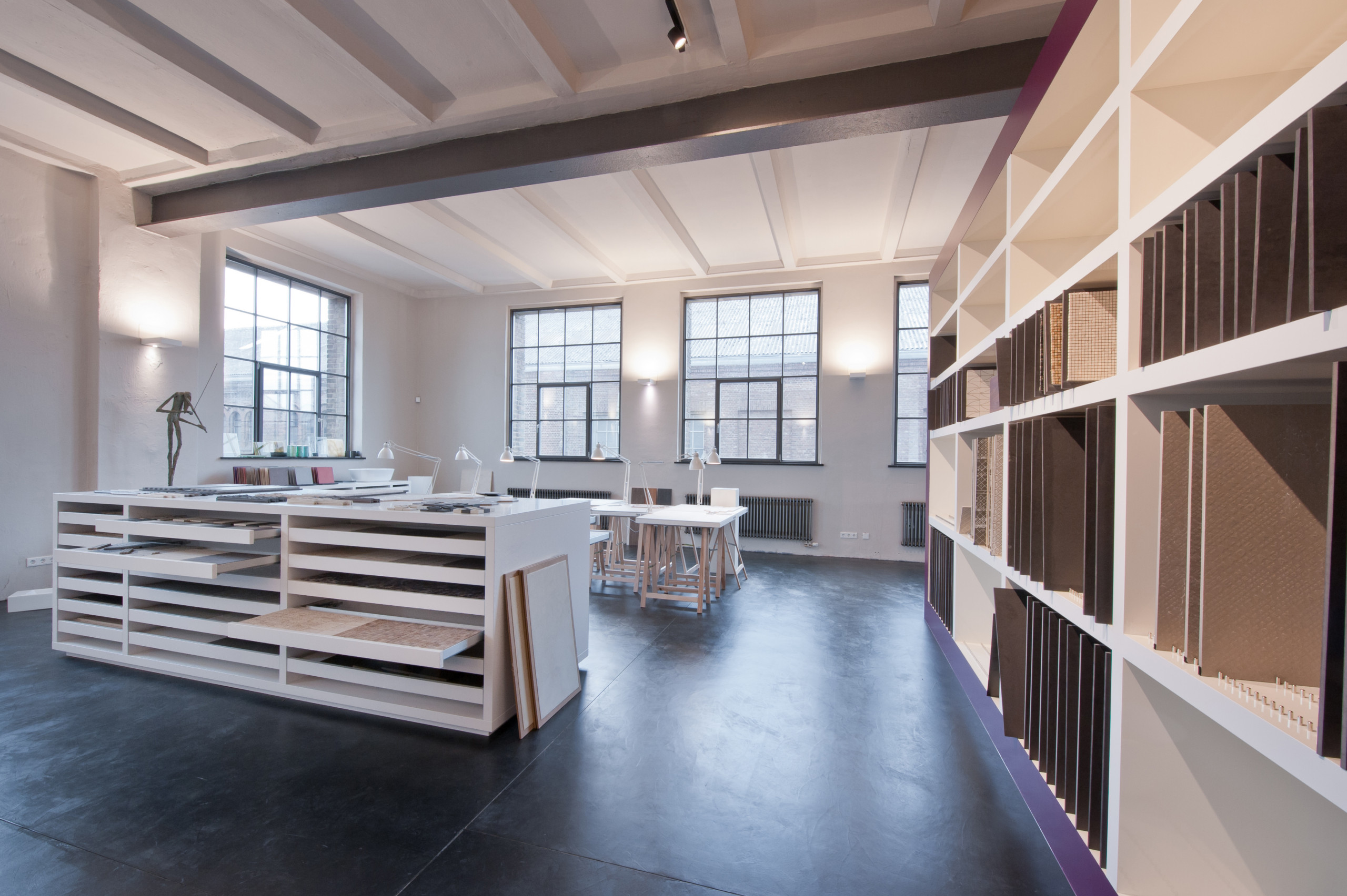 Ultramarin Best-Showroom-award Award Showroom Bad Sanitär Planung Präsentation Umbau Ausstellung Interior Design NRW Krefeld Köln Architektur Innenarchitektur Gestaltung Denkmal Belichtung historisch