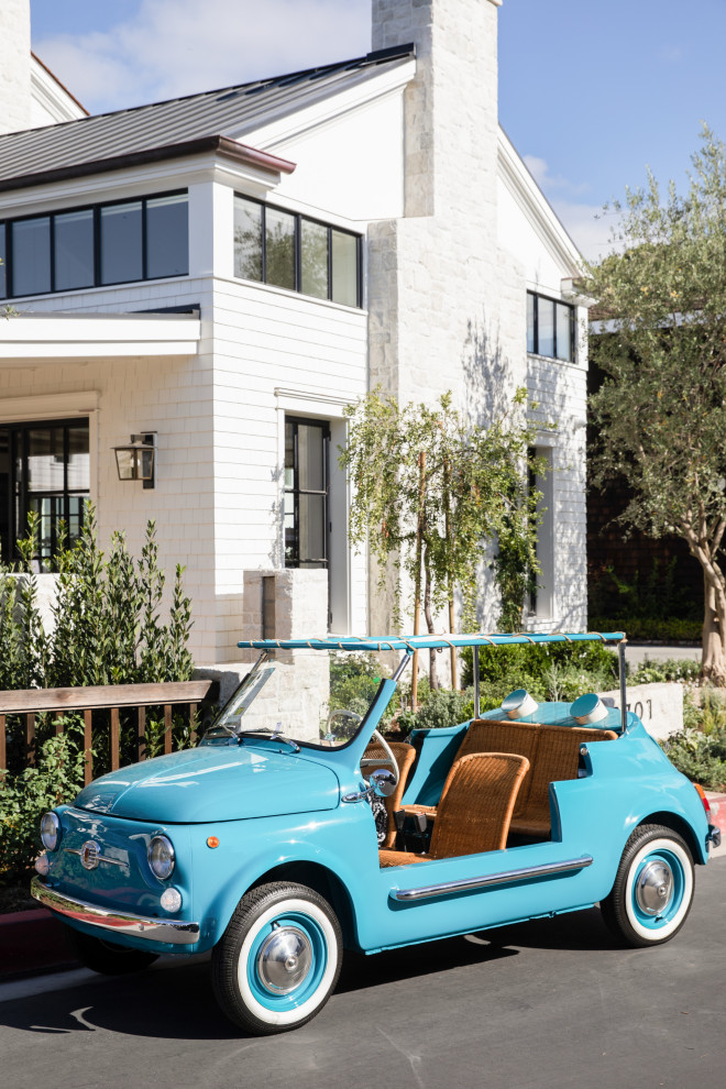 Design ideas for a beach style garage in Los Angeles.