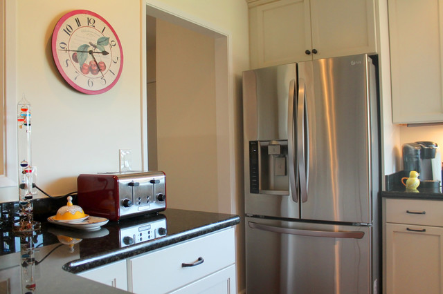 Kitchen in Watsonville contemporary-koek