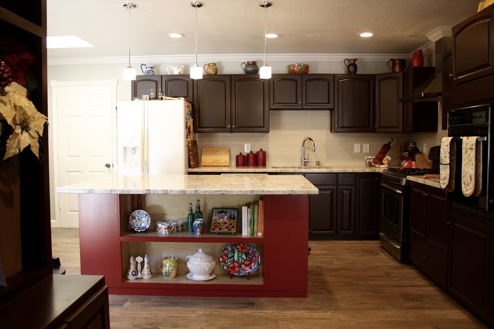 Transitional kitchen photo in Orange County