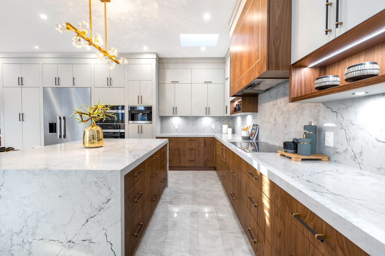 Transitional kitchen photo in Vancouver