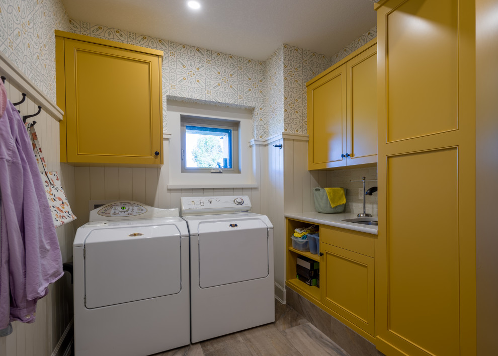 This is an example of a country laundry room in Calgary.