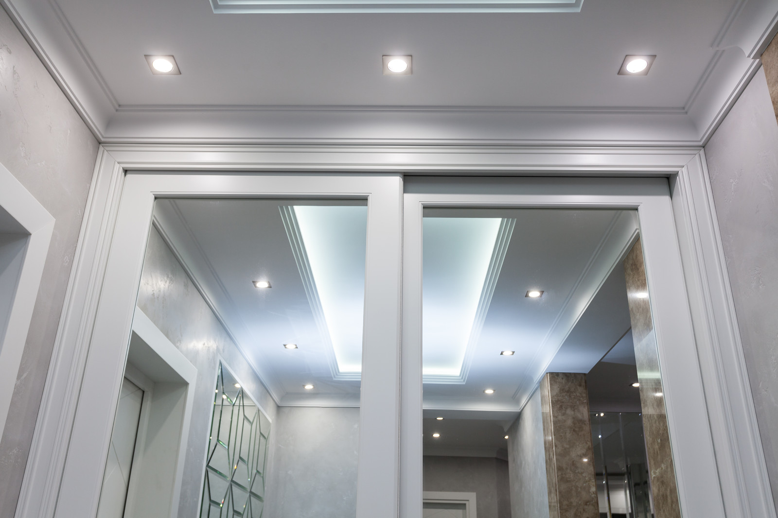 Шкафы в стиле современной классики