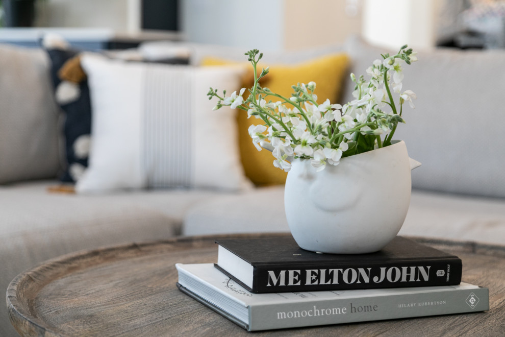 Home design - transitional home design idea in Detroit