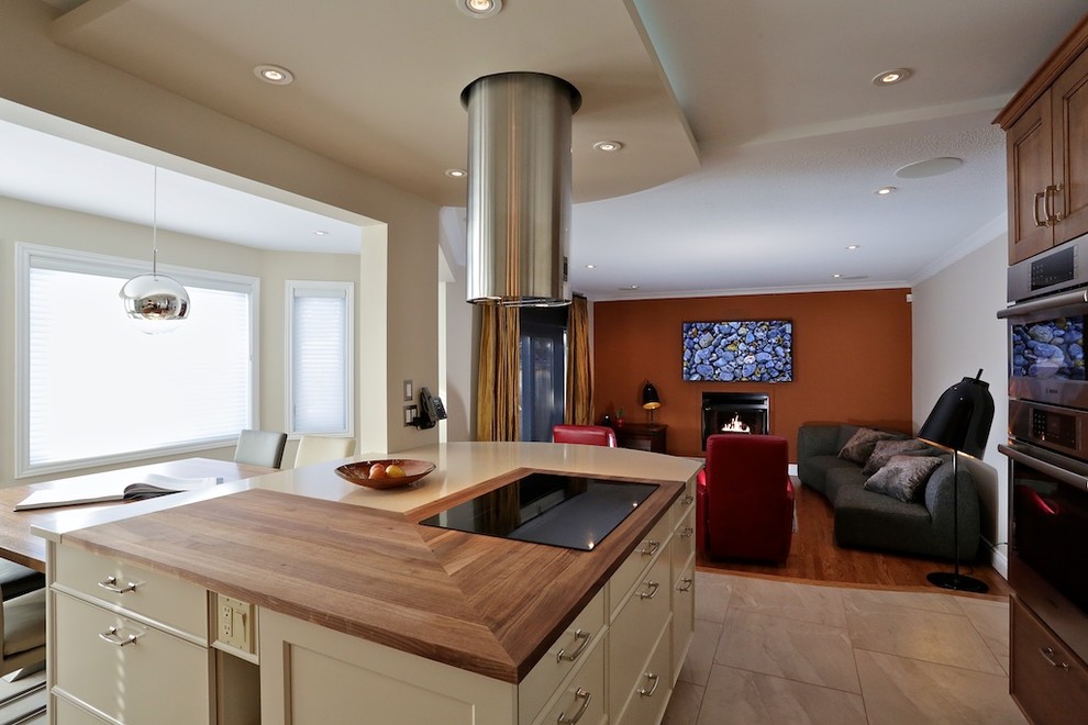 Example of a transitional kitchen design in Ottawa