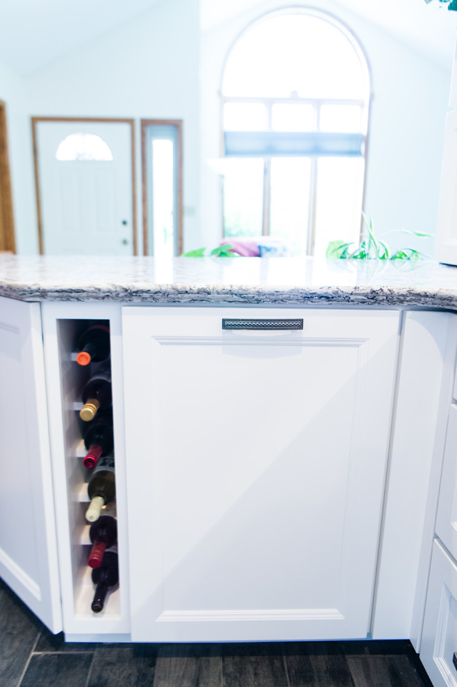 Kitchen - transitional kitchen idea