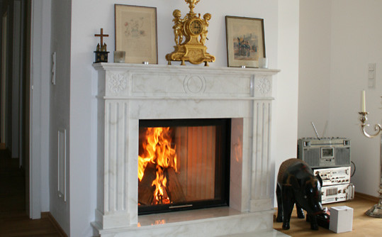 Stilkamine contemporary-living-room