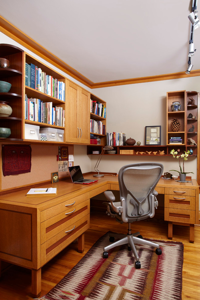 Design ideas for an arts and crafts home office in Minneapolis with a built-in desk.