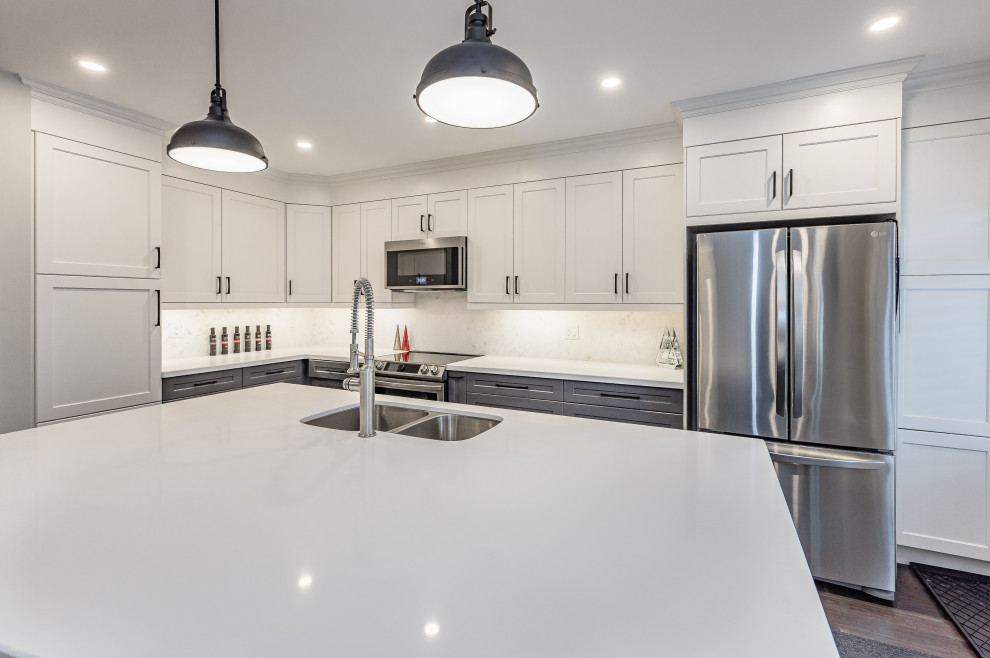 Kitchen - transitional kitchen idea