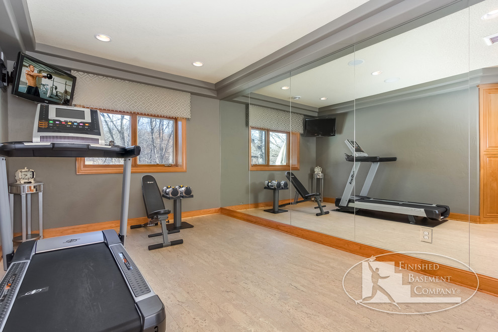Design ideas for a traditional home gym in Minneapolis.