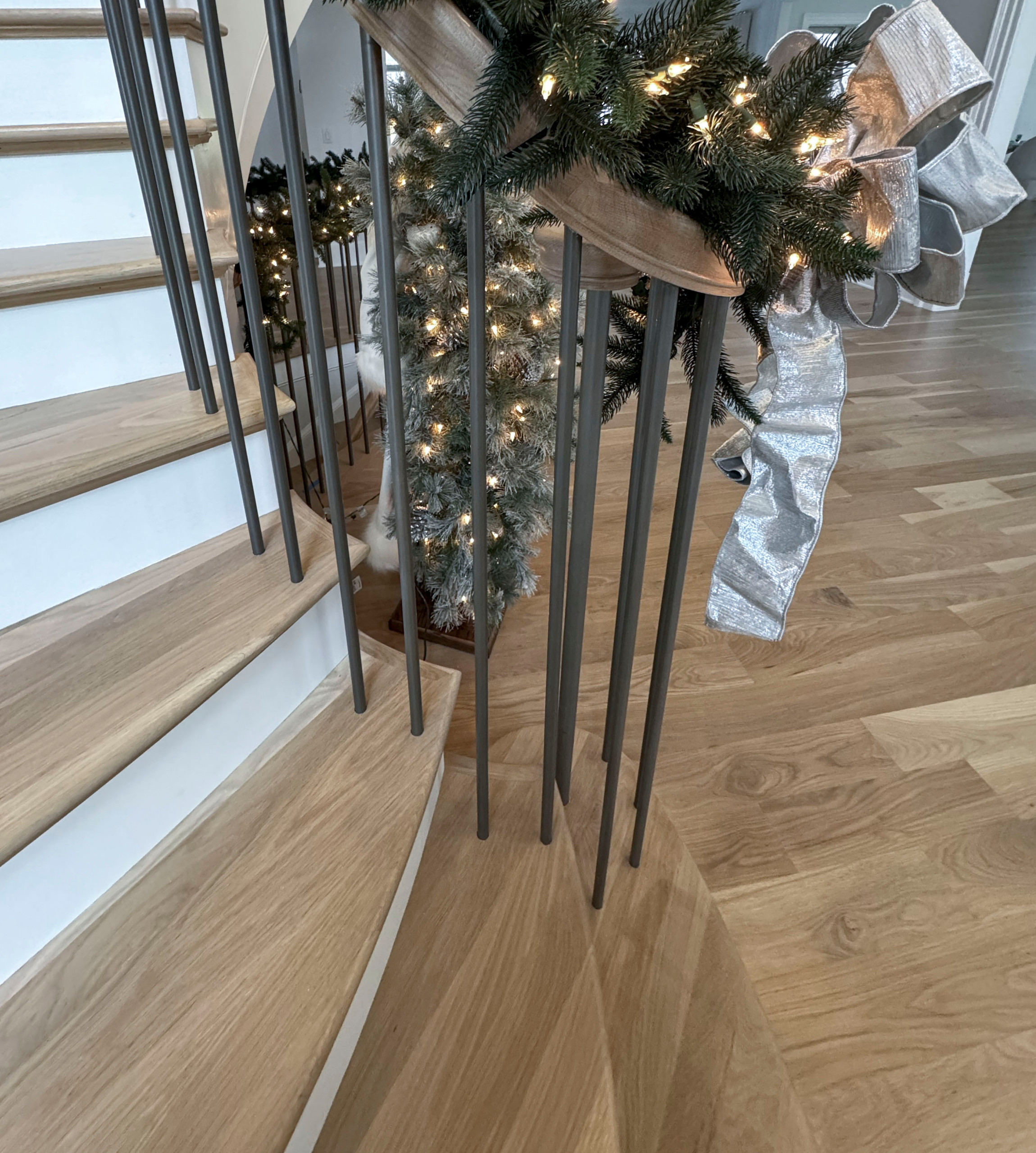 116_Elegant & Eye-catching Curved Staircase, Leesburg VA 20175