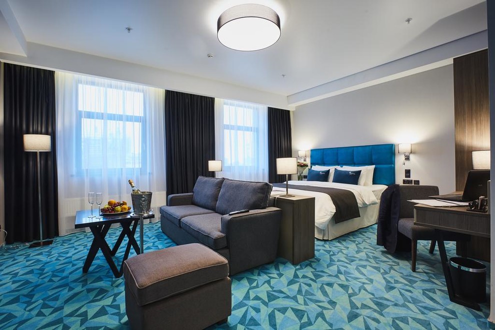 Освещение номера в гостинице Mirotel