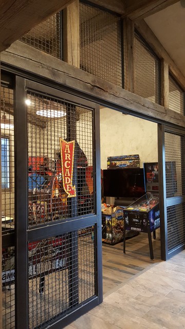 Arcade Sliding Doors And Iron Wall Rustikal Kinderzimmer