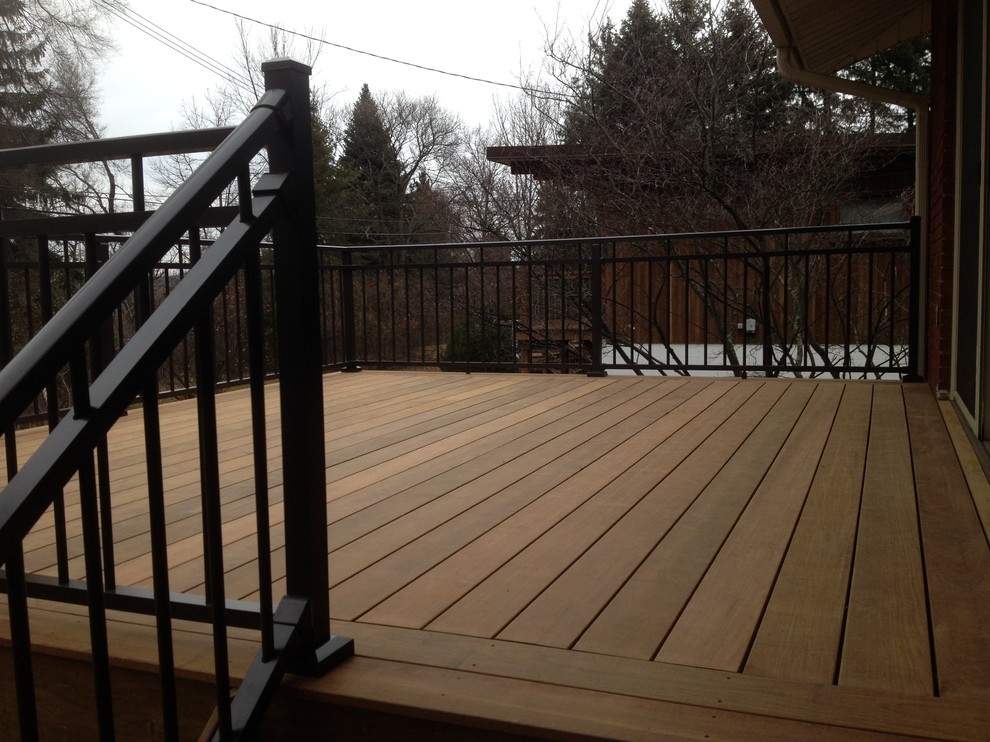 Photo of a contemporary deck in Detroit.
