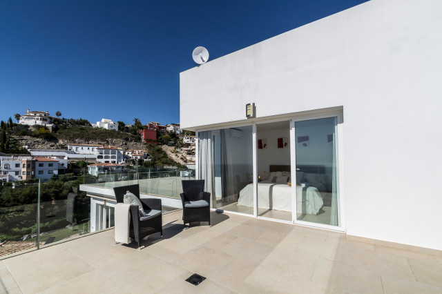 Home Staging b&aacute;sico y fotograf&iacute;a en Villa Blanca (vacacional) mediterranean-deck