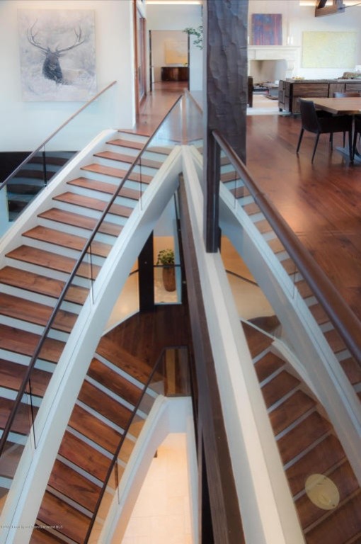 Example of a transitional staircase design in Denver