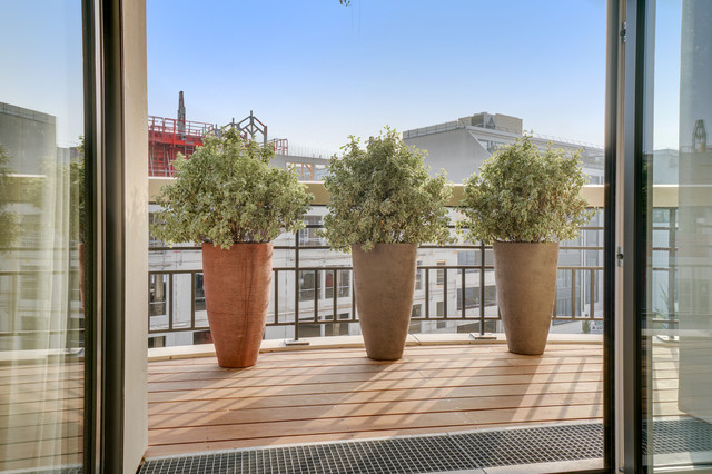 Terrasse vue de l&rsquo;int&eacute;rieur contemporary-deck