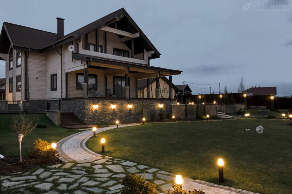 Сад построенный в к.п. Карабатово Кстовского района Нижегородской области.