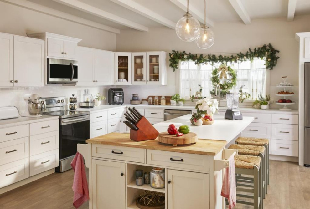 Example of a transitional kitchen design in Austin